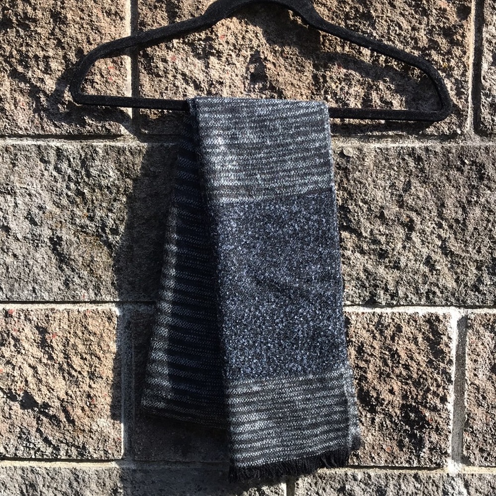 NWOT Tex by Max Azria wool-like grey scarf